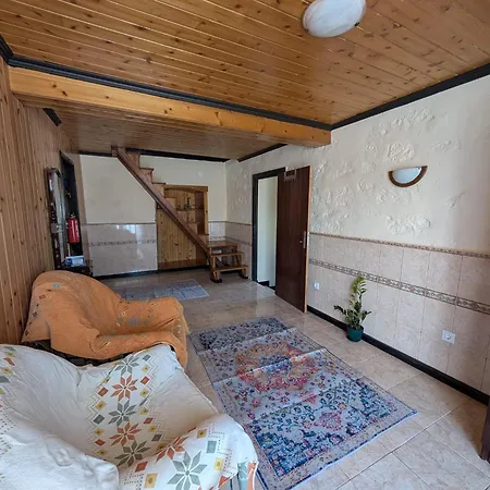 Janela Da Aldeia Lomba (Flores)